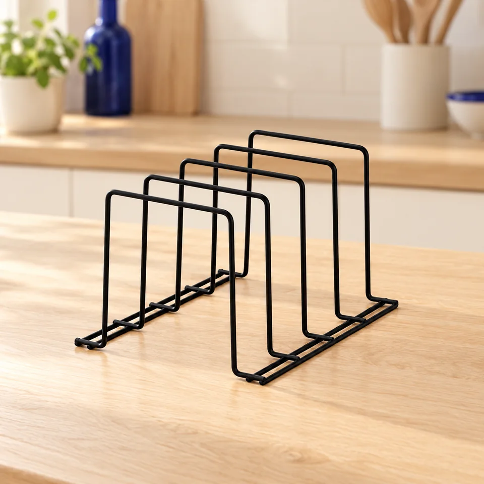 simplywire — support de plaques — Illustration du rangement vide ; vaisselle, bocaux et accessoires de démonstration non fournis.